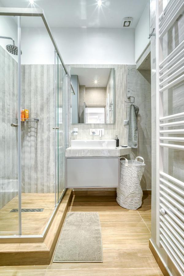 Stylish, Sunny New 2 Bedroom, Prime Central Atenas Exterior foto