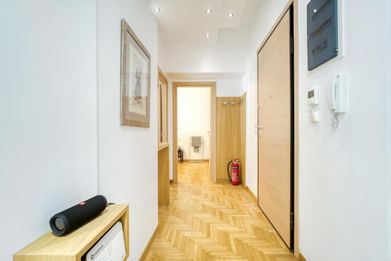 Stylish, Sunny New 2 Bedroom, Prime Central Atenas Exterior foto