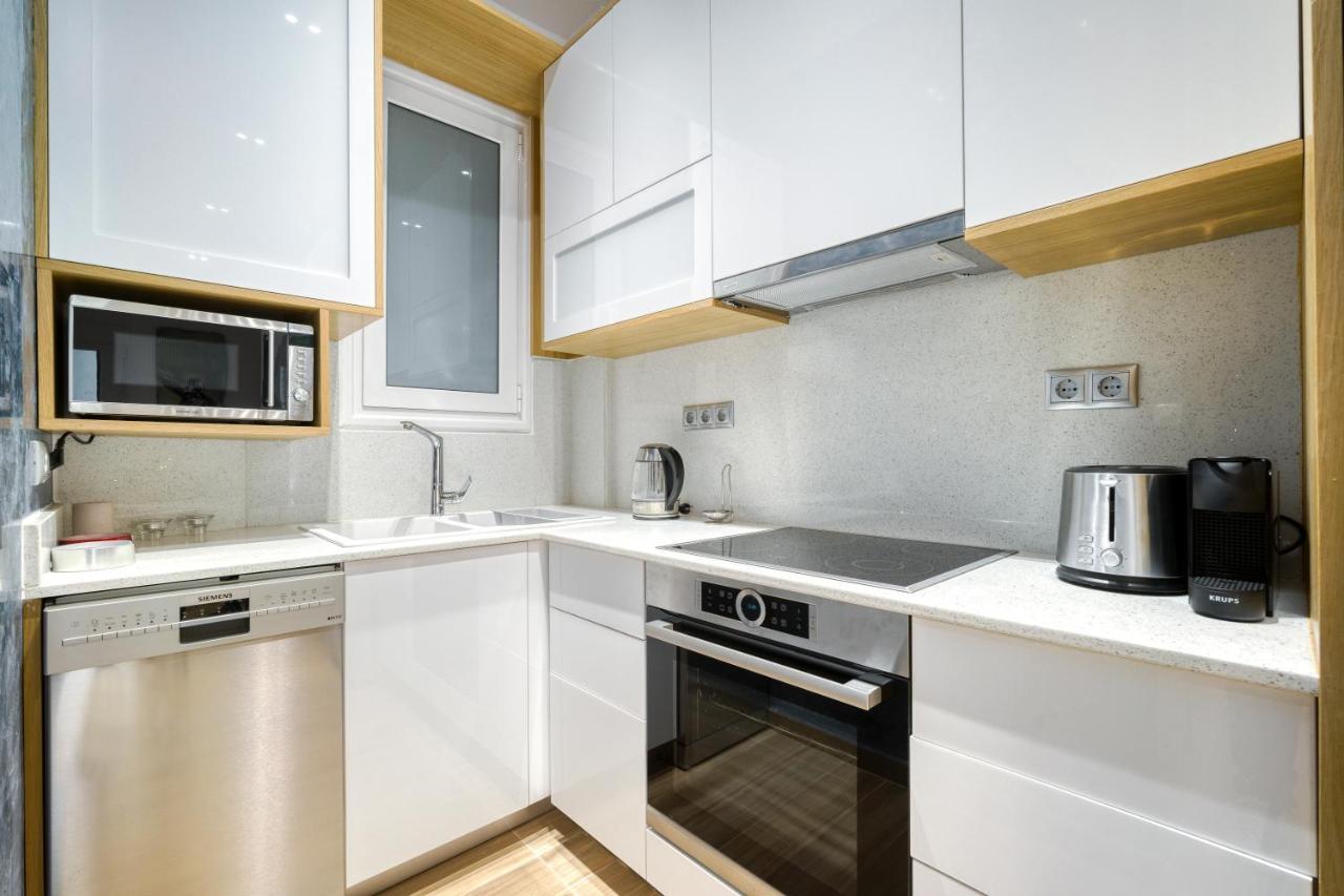 Stylish, Sunny New 2 Bedroom, Prime Central Atenas Exterior foto
