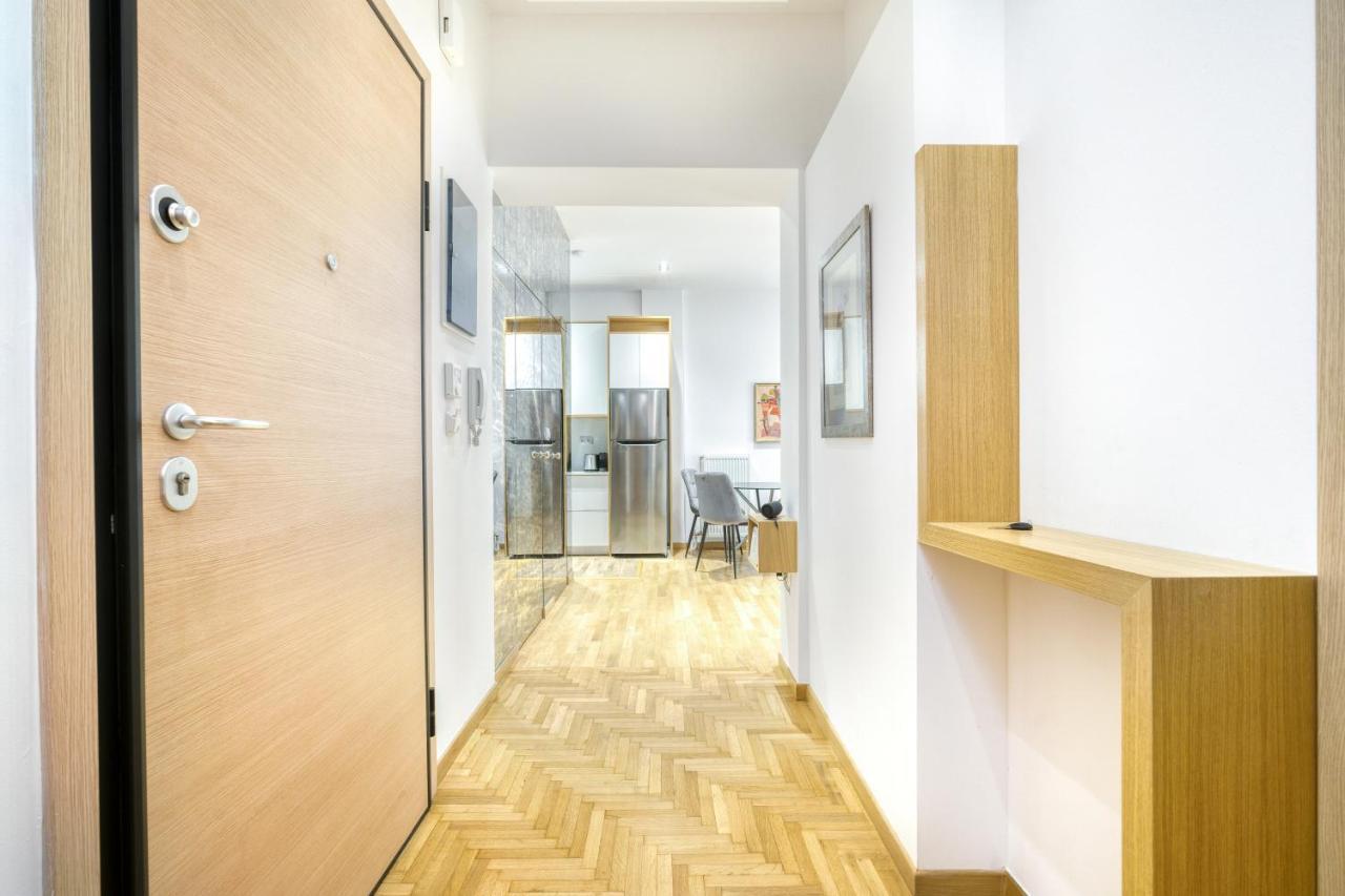 Stylish, Sunny New 2 Bedroom, Prime Central Atenas Exterior foto