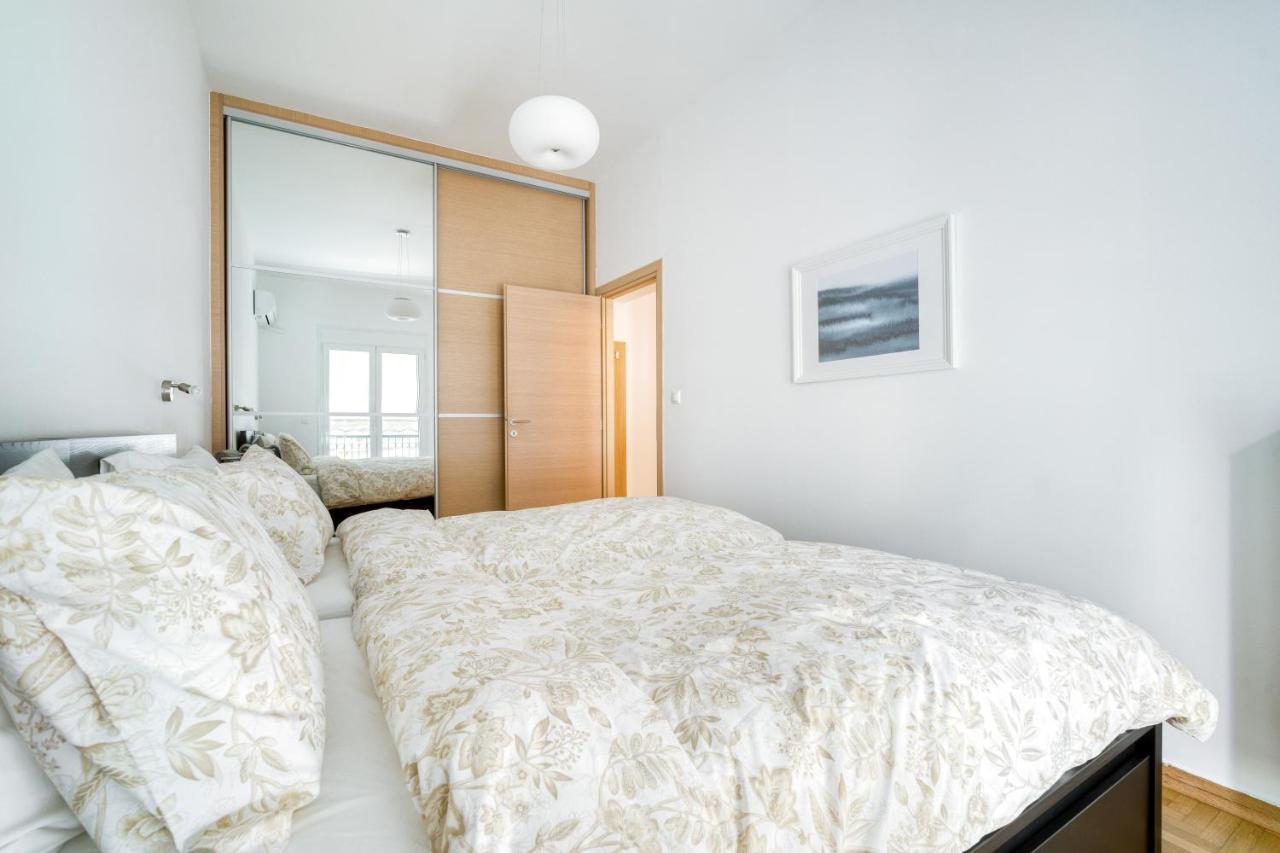 Stylish, Sunny New 2 Bedroom, Prime Central Atenas Exterior foto