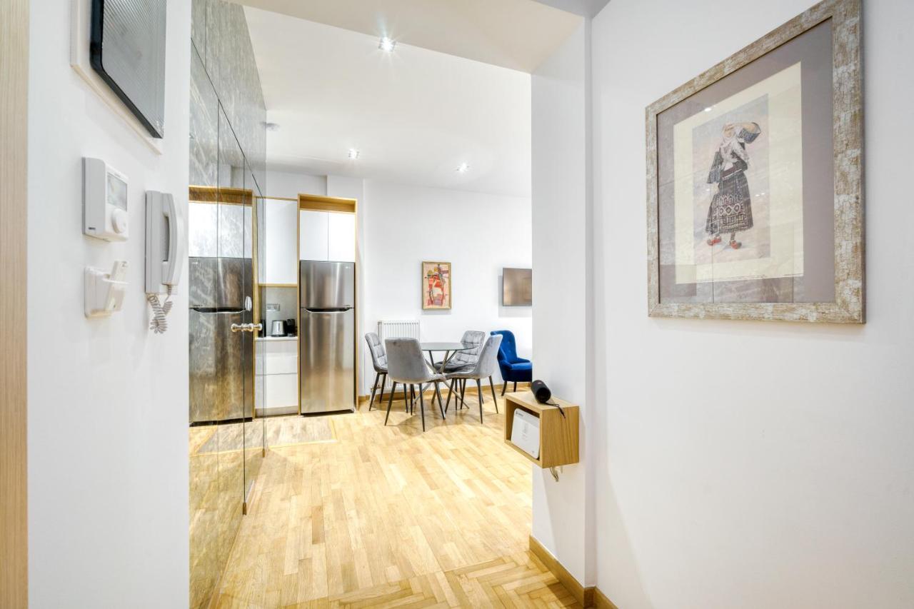 Stylish, Sunny New 2 Bedroom, Prime Central Atenas Exterior foto